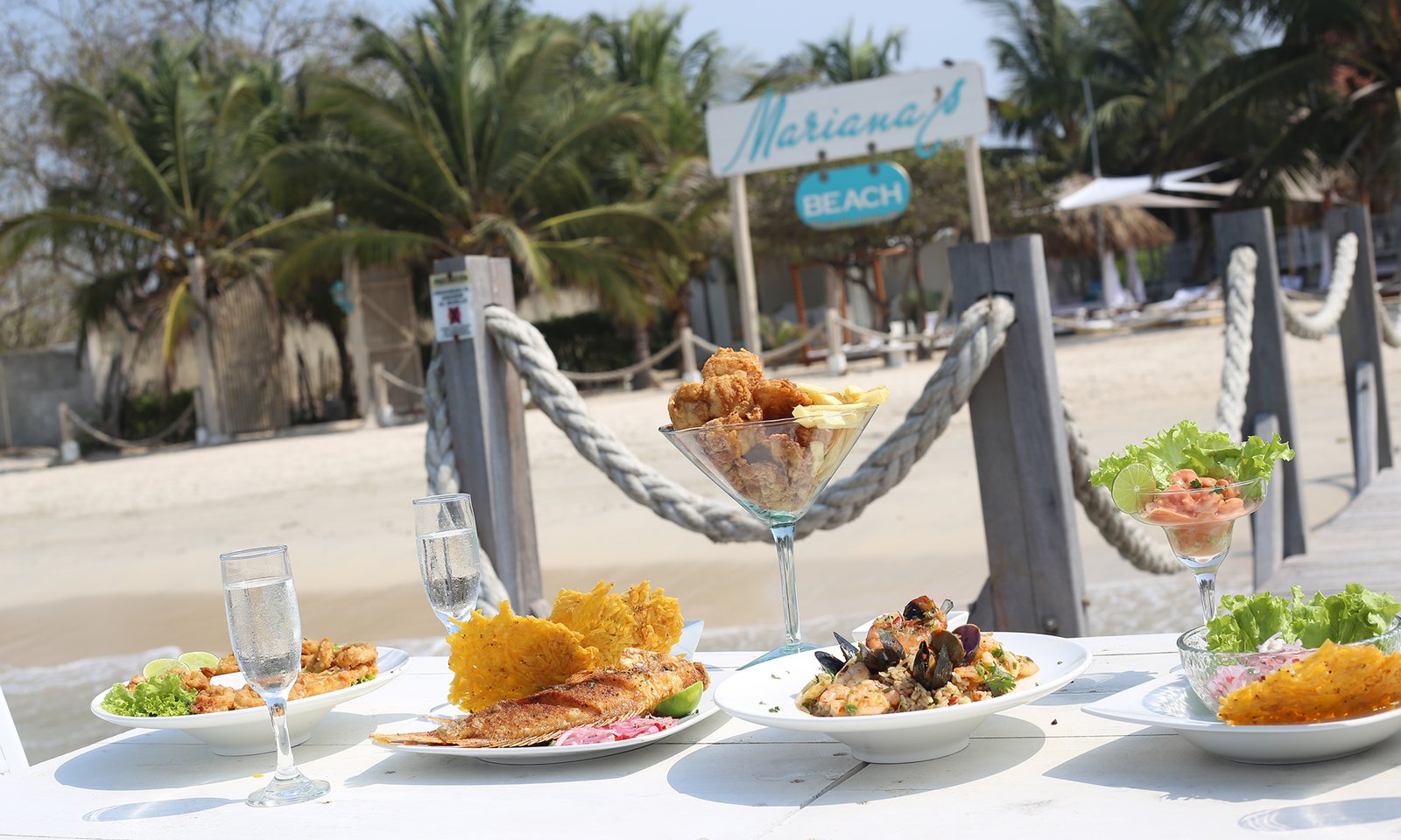 coctel-de-camarones-cartagena-almuerzo-pescado-patacones-en-la-playa-tierra-bomba