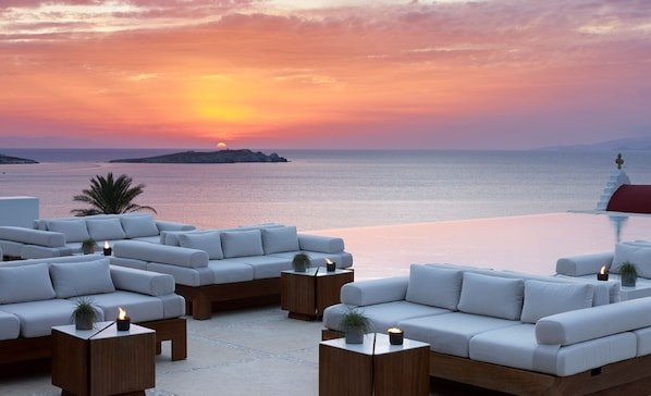Bill & Coo Suites and Lounge en Islas griegas: ver hotel, precios y  opiniones - Hoteles.com